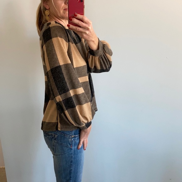 Black & Tan Plaid Puff Sleeve Top - Picture 4 of 9